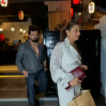 पत्नी सोनिया कपूर संग स्पॉट हुए हिमेश रेशमिया, ग्लैमरस अंदाज में दिखीं म्यूजिशियन की पत्नी