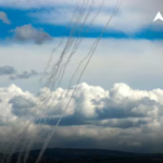 Middle East War: इजरायल पर रॉकेट की बारिश, हिज़्बुल्लाह के हमले से मचा हड़कंप, एक की मौत कई लोग घायल