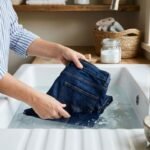 क्या आपकी नई जींस का रंग भी बार-बार धोने से फीका पड़ रहा है? पहली बार धोते समय अपनाएं ये आसान ट्रिक