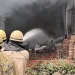 Indore News:गैरेज में ब्लास्ट के बाद जली 6 कारें, अस्पताल तक पहुंची आग की लपटें, बाल-बाल बचे मरीज – Indore News Massive Fire Breaks Out At Car Garage Near Choithram Hospital, Two Cars Gutted