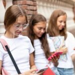 सेफ नहीं फेसबुक-इंस्टा, मेटा पर 3161 करोड़ रुपए का जुर्माना:अमेरिकी कोर्ट ने माना – युवाओं में सोशल मीडिया लत के समान