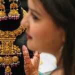 सर्राफा बाजार में भूचाल:दिल्ली में सोना ₹9050 और चांदी ₹10500 धड़ाम, गिरावट का पश्चिम एशिया से क्या नाता? – Gold Price Silver Rate Bullion Market West Asia Conflict Interest Rates Indian Market Sone Chandi Ke Bhav