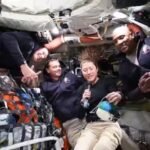 आर्टेमिस 2 की महिला एस्ट्रोनॉट क्रिस्टीना कोच ने खुद को बताया ‘स्पेस प्लंबर’, जानें स्पेस में कैसे काम करता है टॉयलेट