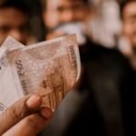 सैलरी आते ही हो जाती है खत्म? इन 5 आदतों को बदलें और महीने के आखिरी हफ्ते की ‘कंगाली’ को कहें अलविदा