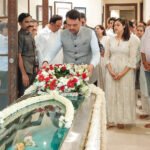 सीएम देवेंद्र फडणवीस ने किए आशा भोसले के अंतिम दर्शन, दी श्रद्धांजलि, सामने आई फोटोज