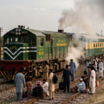 भीखमंगे पाकिस्तान के और खराब हुए हालात, रेलवे चलाने के भी नहीं पैसे, भगवान भरोसे पैसेंजर्स की सुरक्षा