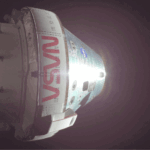 चंद्रमा का चक्कर लगाकर लौट रहे 4 अंतरिक्ष यात्री:सुबह 5:37 बजे लैंडिंग होगी; 3000 डिग्री फारेनहाइट पहुंचेगा तापमान, 6 मिनट का ब्लैकआउट रहेगा