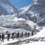 Mount Everest:विशाल हिमालयी ग्लेशियर ने रोका पर्वतारोहियों का रास्ता, एवरेस्ट के कैंप वन तक पहुंच बंद – Mount Everest Route Blocked Khumbu Icefall Serac Climbers Delay Nepal Expedition