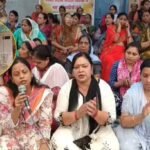 सेंट्रल मार्केट:सात टीमों ने नोटिस देने किए शुरू, भारी पुलिस बल तैनात, महिलाओं ने धरने पर पढ़ी हनुमान चालीसा – Protest Continues For 15th Day At Central Market Meerut, Women Seek Government Relief To Save Homes And Shops