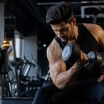 जिम जा रहे हैं फिर भी शरीर में नहीं बढ़ रही ताकत? वर्कआउट नहीं, बदलनी होंगी ये आदतें