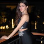 मॉडलिंग से शुरू किया करियर, फिर हॉलीवुड तक भरी उड़ान, जानिए अब तक कैसा रहा अमायरा दस्तूर का सफर