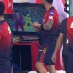 Watch: प्रैक्टिस छोड़ उर्विल पटेल की बैटिंग देखने लगे विराट कोहली, IPL में पहली बार दिखा गजब का नजारा