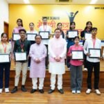 Medhavi Chhatra Samman:सीएम धामी ने किया मेधावियों को सम्मानित, कहा- सफलता का कोई शॉर्टकट नहीं – Amar Ujala Medhavi Chhatra Samman 2026 Cm Dhami Honored Meritorious Students Of Uk Board
