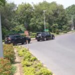 Pm Reduces Convoy:प्रधानमंत्री मोदी के काफिले में वाहनों की संख्या हुई कम; दो गाड़ियों के साथ जाते दिखें पीएम – Pm Modi Cuts Down Convoy Size While Retaining Spg Security Protocols