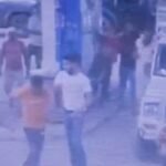 1001 का भरवाया डीजल, दिए 1000:एक रुपये को लेकर पेट्रोल पंप बना जंग का मैदान, जमकर चले लात-घूसे; Video – Petrol Pump Turns Into Battlefield Over One-rupee Transaction Salesman Beaten Up