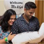Suryakumar-devisha Daughter:सूर्यकुमार की बेटी का नाम क्या? तस्वीर पोस्ट कर किया एलान; पैपराजी को बांटी मिठाई – Suryakumar Yadav Devisha Shetty Reveals Daughter Name Know