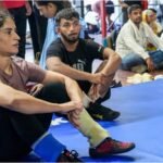 Asian Games Trials:सेमीफाइनल में थमा विनेश फोगाट का सफर, मीनाक्षी गोयत ने चयन ट्रायल में 6-4 से हराया – Meenakshi Goyat Knocks Vinesh Phogat Out Of Asian Games Selection Trials