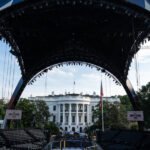 ‘Vegas’ on the South Lawn: Trump Unveils the U.F.C. ‘Claw’