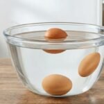 Fresh Egg Tips: बिना तोड़े पता चल जाएगा अंडा ताजा है या खराब, बस पानी में डालकर कर लें ये टेस्ट