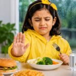 बारिश में बच्चों को भूलकर भी न खिलाएं ये चीजें, बढ़ सकता है इंफेक्शन का खतरा