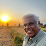 21 साल की शादी तोड़ी, फिर 57 की उम्र में थामा इस बिजनेसवुमन का हाथ, बेहद फिल्मी है आशीष विद्यार्थी की लव स्टोरी