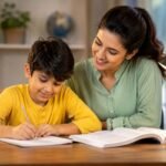 क्या आपका बच्चा पढ़ाई से दूर भागने की करता है कोशिश? डांटें या धमकाएं नहीं, अपनाएं ये आसान तरीके