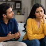 क्या हर बात पर सलाह देना आपके रिश्ते को धीरे-धीरे कमजोर कर रहा है? जानिए पूरी सच्चाई