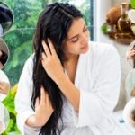 बारिश के दिनों में अचानक बढ़ जाता है बालों का झड़ना? टेंशन लेने की जरूरत नहीं, अपनाएं ये सिंपल हेयर केयर टिप्स