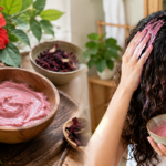 मानसून में रूखे और उलझे Curly Hair को बना सकते हैं सिल्की, इस तरह करें गुड़हल का इस्तेमाल