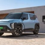 किआ सिरोस EV लॉन्च, कीमत ₹7.99 लाख से शुरू:इलेक्ट्रिक SUV फुल चार्ज में 526km चलेगी, BaaS मॉडल में ₹3.3/किमी का चार्ज