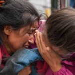 सैलाब तो थम गया, पर नहीं थम रहे आंसू! मलबे से उठ रही दुर्गंध और अपनों की तलाश