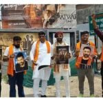‘बंटवारा 1947’ के खिलाफ आगरा में योगी यूथ ब्रिगेड का प्रदर्शन, फिल्म पर लगाया ये आरोप