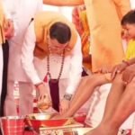 Haridwar:कांवड़ यात्रियों पर हेलिकॉप्टर से की गई फूलों की बारिश, मुख्यमंत्री धामी ने पैर धोकर किया स्वागत – Kanwar Yatra 2026: Flower Shower From Helicopter Uttarakhand Cm Pushkar Singh Dhami Washes Kanwar Yatri Feet