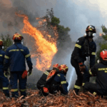 Greece Fire:जंगल की आग बुझाने में जुटे दो फायरफाइटिंग हेलीकॉप्टर आपस में टकराए, एथेंस के पास हादसा; दो की मौत – Many Killed When Firefighting Helicopters Collide Near Athens As Europe’s Wildfire Emergency Rages; Updates