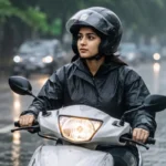 बारिश में स्कूटी चला रहे हैं? ये 10 स्मार्ट टिप्स बचा सकते हैं आपको हादसे से
