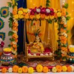 लड्डू गोपाल के झूले को बनाना है खास? घर में पड़ी इन चीजों से करें झटपट सजावट