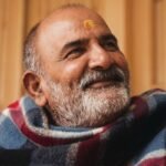 हर बात पर सोचते हैं ‘लोग क्या कहेंगे’? नीम करोली बाबा की ये सीख जरूर पढ़ें