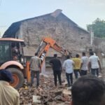 बड़ा हादसा:इंदौर के समीप सांवेर में भरभराकर गिरी पुराने मकान की दीवार, मलबे में दबने से तीन की मौत; दो घायल – Indore: Wall Of An Old House Collapses In Sanwer Near Indore; Three Dead.