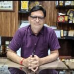 लापरवाही पर सख्ती:स्कूल में सोना, मोबाइल चलाना और बिना सूचना गायब रहना पड़ा भारी; चार शिक्षकों पर कार्रवाई – Tikamgarh Collector Takes Action Against Four Teachers