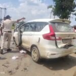 सागर में रफ्तार का कहर:बस से टकराकर बुरी तरह पिचकी कार, तीन लोगों की मौत; चालक मौके से फरार – Tragic Road Accident In Sagar: Fast Bus And Car Collide On Garhakota Road, Three Dead