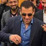 कान में बाली, हाथ में ब्रेसलेट, सलमान खान का दुबई में स्वैग, भाईजान को देख उमड़ी भीड़
